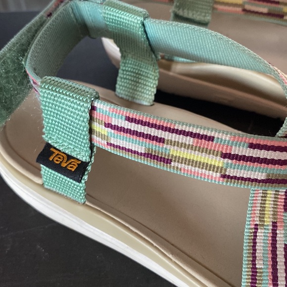 Teva turquoise with colors sandal Sz 6 EUC - Picture 2 of 4